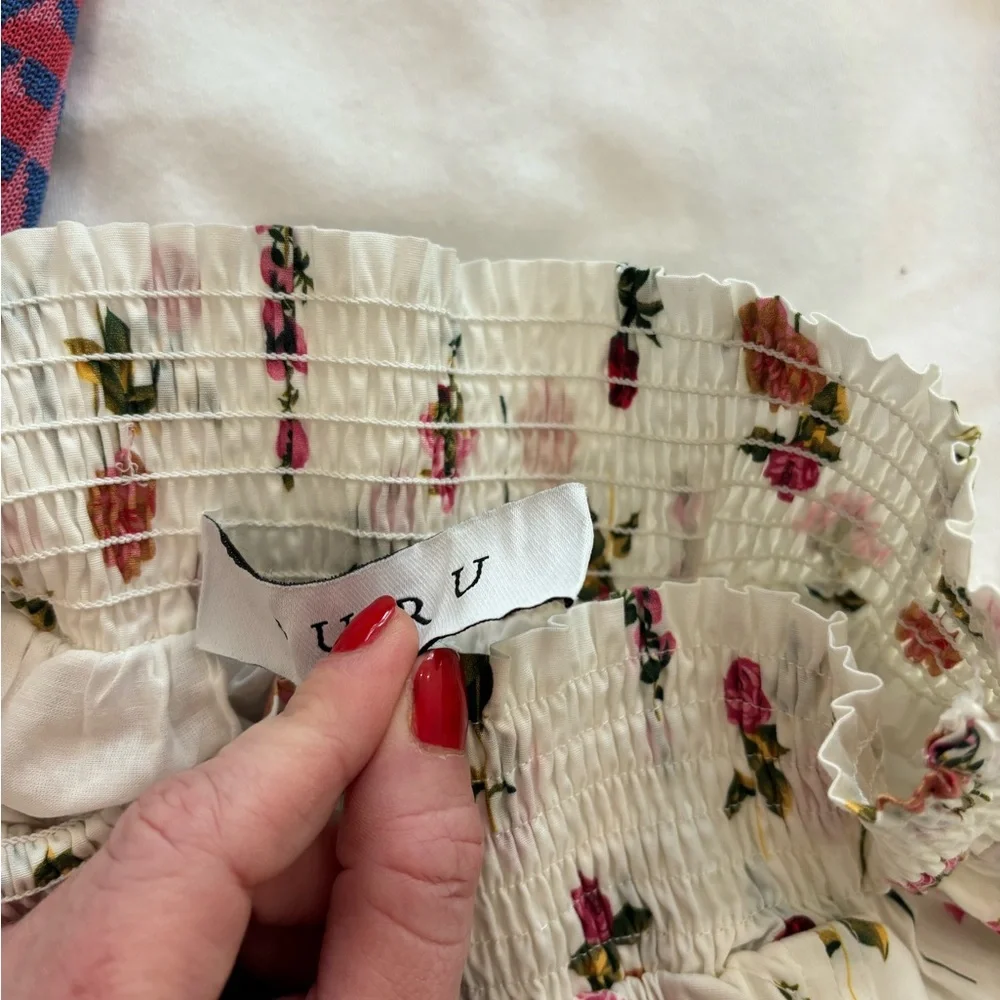 🌸 Buru Floral Smocked Waist Midi Skirt 🌸

Size: XS (Extra Small)
Brand: Buru - Picture 11 of 11